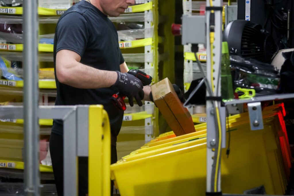 An Amazon warehouse worker died on the job at Oregon facility | TechCrunch
