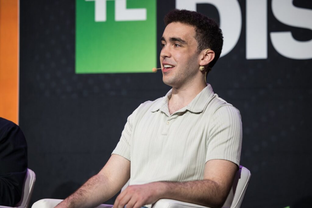 Filing: College app Fizz accuses VC of sharing confidential startup information with rival Sidechat | TechCrunch