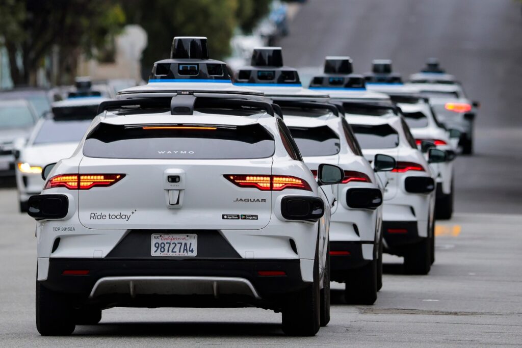Waymo says San Francisco service has resumed after one-hour pause | TechCrunch